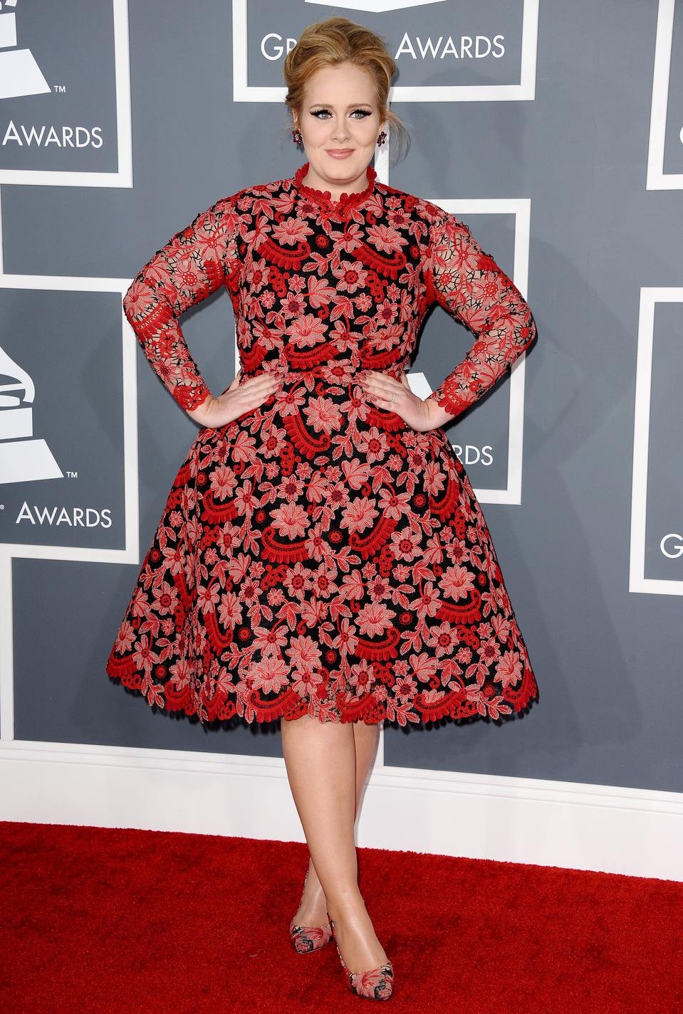 Adele: Πώς κατάφερε με τα χρόνια να κρύβει τα κιλά της [εικόνες] | iefimerida.gr 6