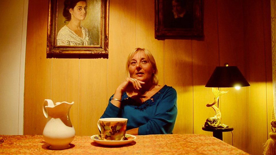 Γιος ψάχνει σύντροφο στην 50χρονη μητέρα του [βίντεο] | iefimerida.gr 1