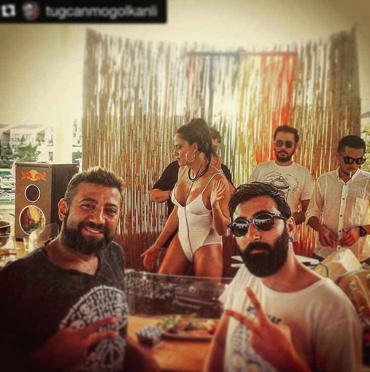 Εύη Αδάμ: Με άσπρο μαγιό ανεβασμένη στη μπάρα σε κλαμπ της Τουρκίας -Κάνει την dj [εικόνες]  | iefimerida.gr 2