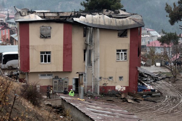 Tουρκία: Συνελήφθησαν 4 άνδρες για τη φωτιά με 11 νεκρούς μαθητές στα Αδανα | iefimerida.gr 0