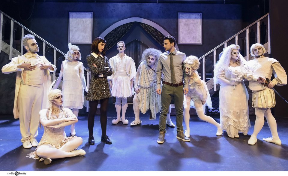 Η «Οικογένεια Άνταμς» με τον Αντώνη Καφετζόπουλο κάνει φοβερά μαγικά στο θέατρο Βέμπο [εικόνες] | iefimerida.gr 2