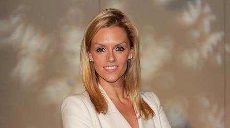 Η όμορφη παρουσιάστρια του Russia Today που παρακαλάει στον «αέρα» τον Βαρουφάκη να πάει στην εκπομπή της [εικόνες & βίντεο] | iefimerida.gr 0