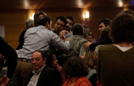 Σε αγώνα πυγμαχίας μετατράπηκε το συνέδριο της ΑΔΕΔΥ -Οι συμμετέχοντες ήρθαν στα χέρια [εικόνες] | iefimerida.gr 2