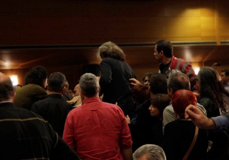 Σε αγώνα πυγμαχίας μετατράπηκε το συνέδριο της ΑΔΕΔΥ -Οι συμμετέχοντες ήρθαν στα χέρια [εικόνες] | iefimerida.gr 0