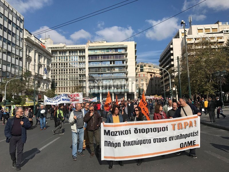 Πορείες στο κέντρο -Εκλεισαν οι δρόμοι, ρολά στο Δημόσιο | iefimerida.gr 0