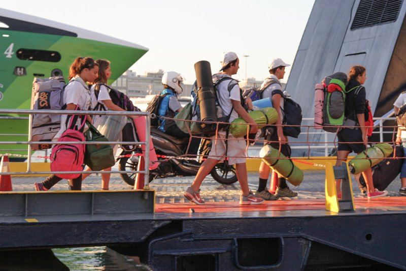 Με αεροπλάνα και βαπόρια οι αδειούχοι εγκαταλείπουν την Αθήνα -Χαμός σε αεροδρόμιο και λιμάνια [εικόνες] | iefimerida.gr 5