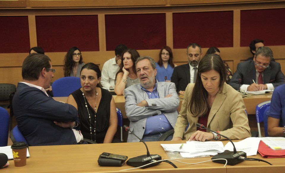 Τι συμβαίνει μέσα στη δοκιμή για τις τηλεοπτικές άδειες -Δείτε εικόνες | iefimerida.gr 5