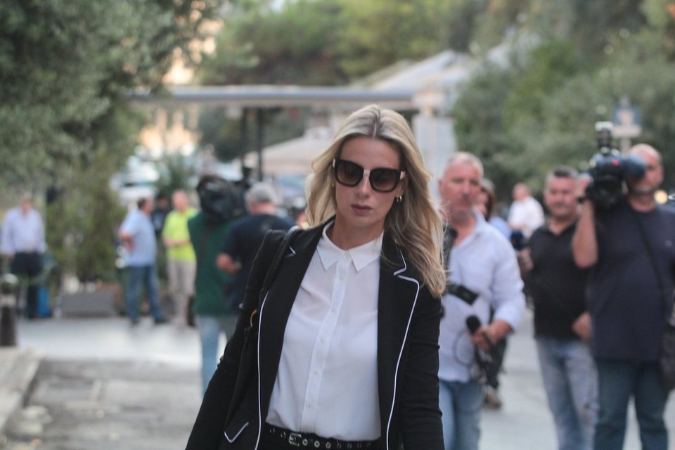 Το Twitter απηύδησε με τις τηλεοπτικές άδειες -«Πώς θα βγουν από εκεί μέσα;» [εικόνες] | iefimerida.gr 2