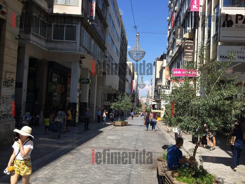 Χάος σε ΑΤΜ και σούπερ μάρκετ -Αδειοι οι δρόμοι και τα μαγαζιά | iefimerida.gr 3
