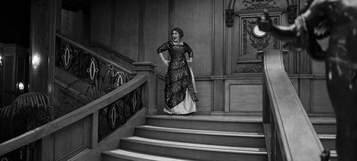 Η Αντελ έκανε πάρτι και μετέτρεψε το σπίτι της σε Τιτανικό -Ντύθηκε Ρόουζ, μοίρασε σωσίβια [εικόνες] | iefimerida.gr 0