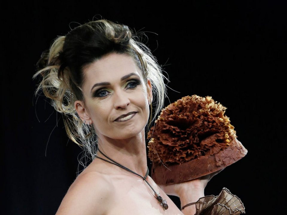 Αντελίν, η μόνη γυναίκα που δεν πήγε στην κηδεία του Τζόνι Χαλιντέι [εικόνες] | iefimerida.gr 6