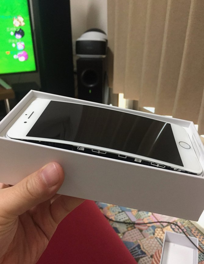 Συναγερμός για το iPhone 8 Plus: Πρήζεται η μπαταρία και το κινητό ανοίγει στα δύο -Περιστατικό και στην Ελλάδα | iefimerida.gr 5