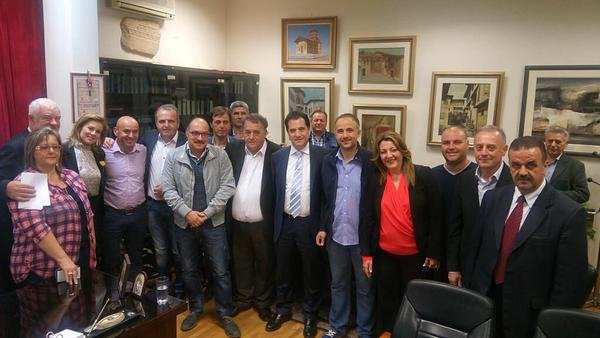 Παντού με την Ευγενία ο Αδωνις [εικόνες] | iefimerida.gr 2