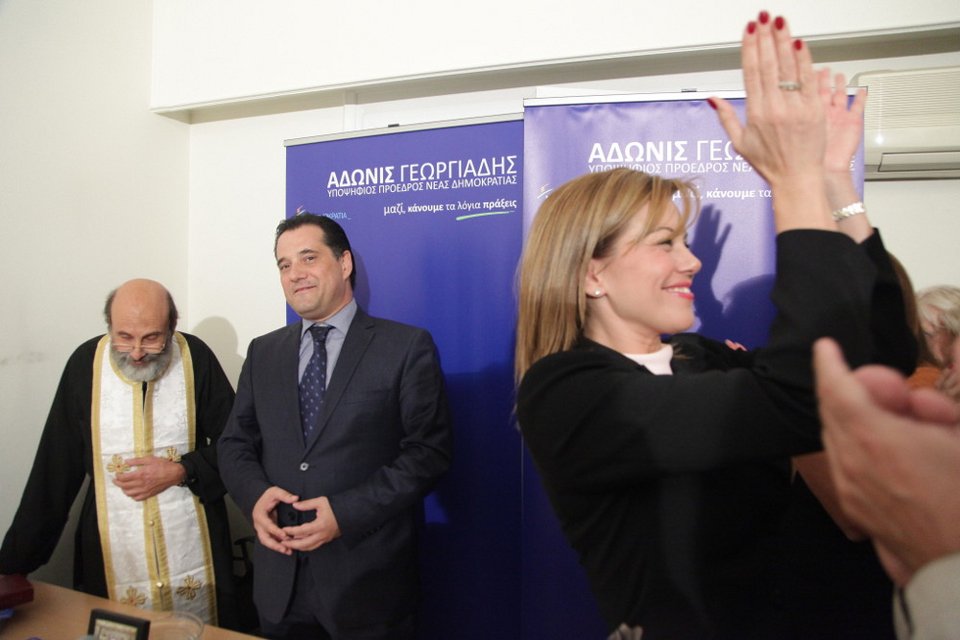 Το τρυφερό χάδι της Ευγενίας στον Αδωνι [εικόνες] | iefimerida.gr 1