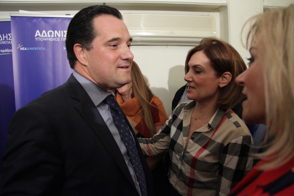 Το τρυφερό χάδι της Ευγενίας στον Αδωνι [εικόνες] | iefimerida.gr 4