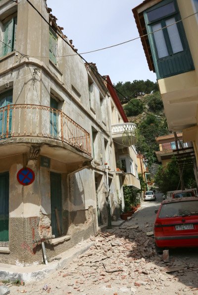 Βίντεο: Η στιγμή που τα 6,1 Ρίχτερ ταρακουνούν τη Μυτιλήνη | iefimerida.gr 4