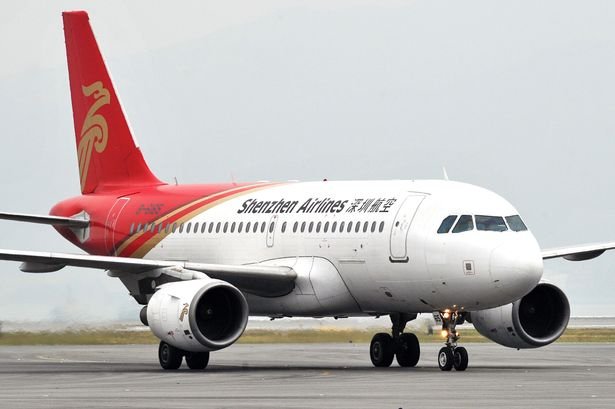 Πανικός στον αέρα – Επιβάτης έβαλε φωτιά σε καμπίνα αεροσκάφους [εικόνες&βίντεο]  | iefimerida.gr 2