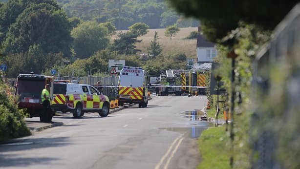 Εντεκα οι νεκροί από τη συντριβή αεροπλάνου στη Βρετανία [εικόνες]  | iefimerida.gr 2