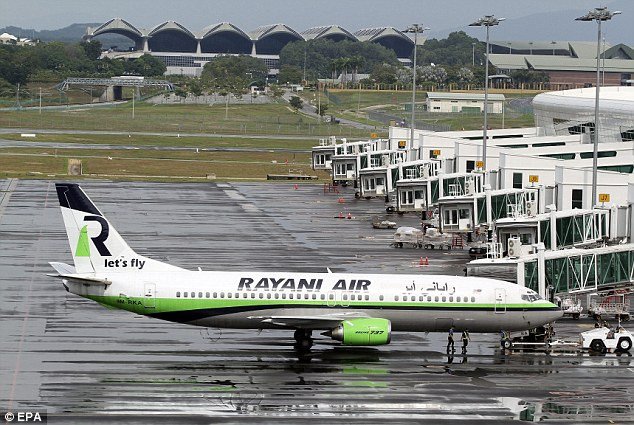 Αεροσυνοδοί με χιτζάμπ και προσευχές πριν την πτήση -Η πρώτη αεροπορική εταιρεία που εφαρμόζει τη Σαρία [εικόνες]  | iefimerida.gr 2