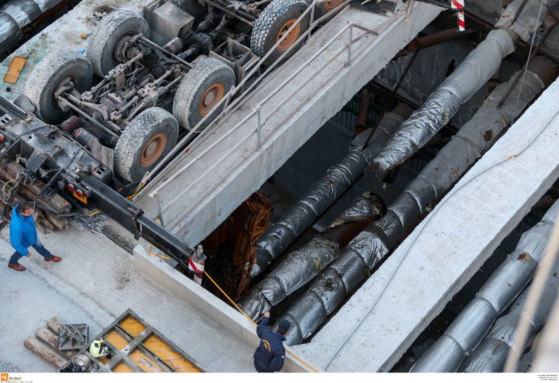 Τραγωδία στη Θεσσαλονίκη: Ξεψύχησε ο χειριστής του γερανού που ανετράπη σε εργοτάξιο του μετρό [εικόνες &βίντεο] | iefimerida.gr 3