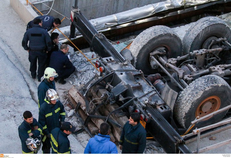 Τραγωδία στη Θεσσαλονίκη: Ξεψύχησε ο χειριστής του γερανού που ανετράπη σε εργοτάξιο του μετρό [εικόνες &βίντεο] | iefimerida.gr 5