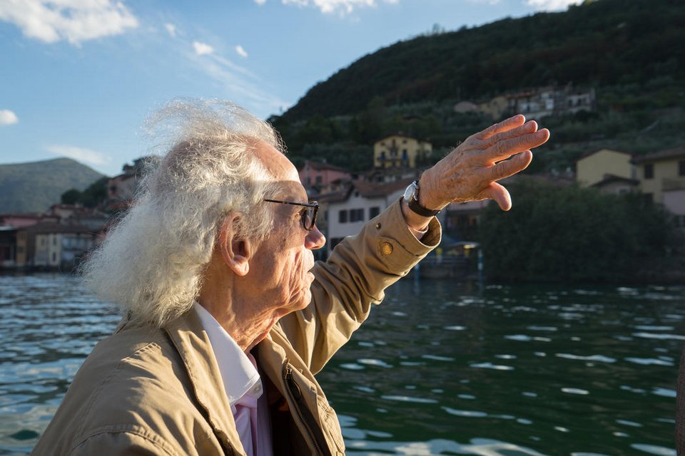 Περπατήστε στα νερά της λίμνης Ιζέο της Ιταλίας [εικόνες] | iefimerida.gr 13