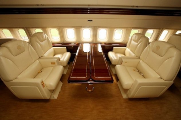 Μέσα στο ιδιωτικό τζετ του Τραμπ -Χρυσό και στα πόμολα [εικόνες] | iefimerida.gr 2