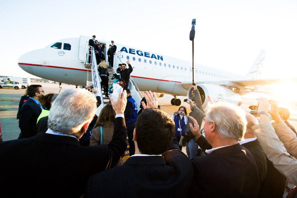 Αποχαιρέτησαν 30 πρόσφυγες για Λουξεμβούργο -Χαμόγελα αλλά και αγωνία για τη νέα τους ζωή [εικόνες] | iefimerida.gr 0