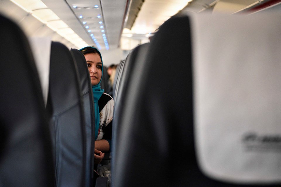 Αποχαιρέτησαν 30 πρόσφυγες για Λουξεμβούργο -Χαμόγελα αλλά και αγωνία για τη νέα τους ζωή [εικόνες] | iefimerida.gr 10