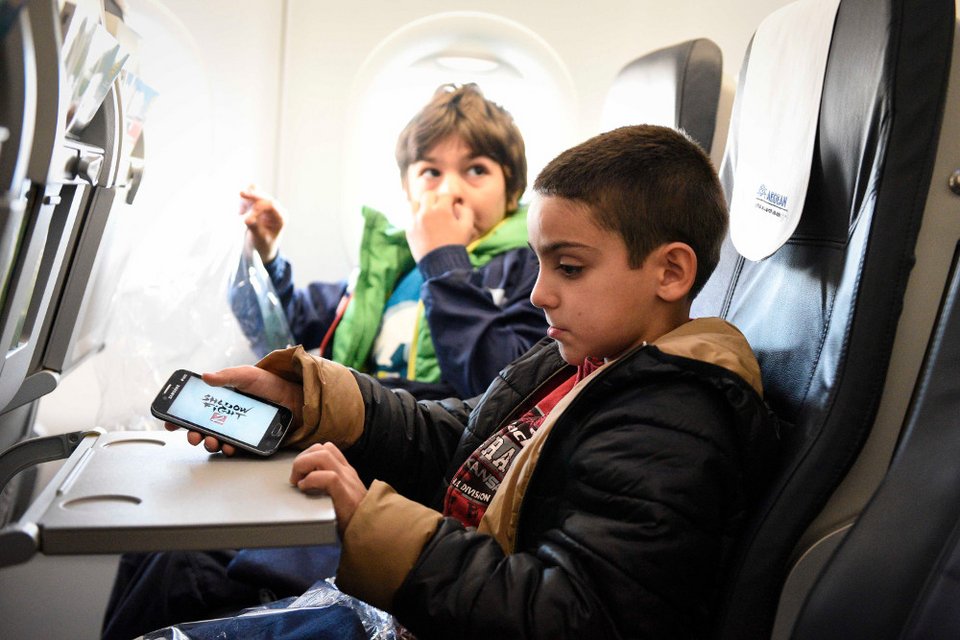 Αποχαιρέτησαν 30 πρόσφυγες για Λουξεμβούργο -Χαμόγελα αλλά και αγωνία για τη νέα τους ζωή [εικόνες] | iefimerida.gr 2