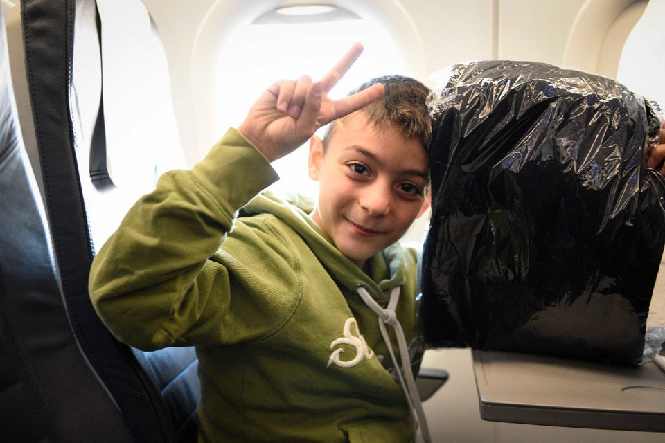 Αποχαιρέτησαν 30 πρόσφυγες για Λουξεμβούργο -Χαμόγελα αλλά και αγωνία για τη νέα τους ζωή [εικόνες] | iefimerida.gr 4