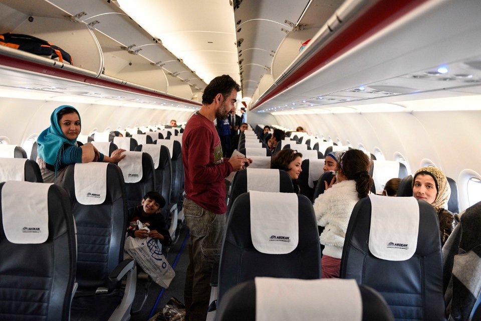 Αποχαιρέτησαν 30 πρόσφυγες για Λουξεμβούργο -Χαμόγελα αλλά και αγωνία για τη νέα τους ζωή [εικόνες] | iefimerida.gr 6