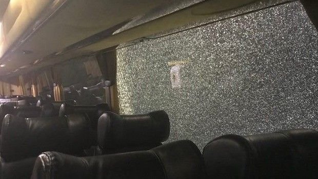 Επεισόδια στο Καραϊσκάκη πριν το ντέρμπι -Πέτρα στο πούλμαν της ΑΕΚ [εικόνα] | iefimerida.gr 0