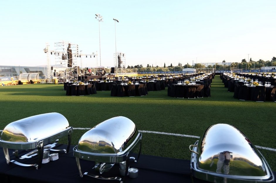 Η ΑΕΚ επέστρεψε και οι παίκτες της ευχαρίστησαν τον κόσμο - Κέφι και χαμόγελα στα Σπάτα [εικόνες] | iefimerida.gr 11