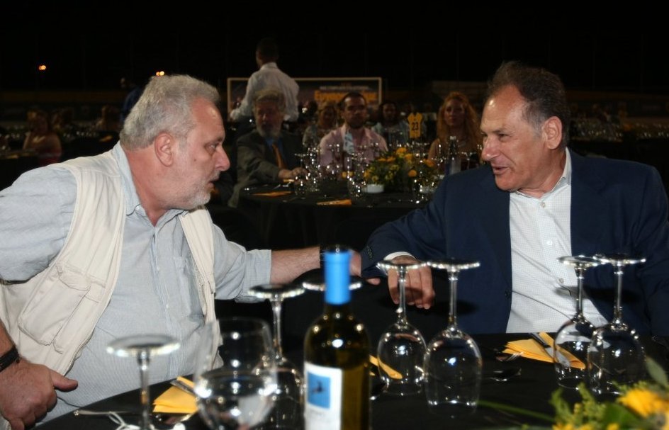 Η ΑΕΚ επέστρεψε και οι παίκτες της ευχαρίστησαν τον κόσμο - Κέφι και χαμόγελα στα Σπάτα [εικόνες] | iefimerida.gr 17