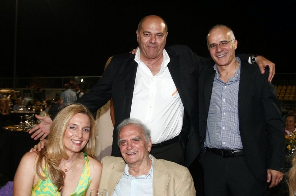 Η ΑΕΚ επέστρεψε και οι παίκτες της ευχαρίστησαν τον κόσμο - Κέφι και χαμόγελα στα Σπάτα [εικόνες] | iefimerida.gr 18