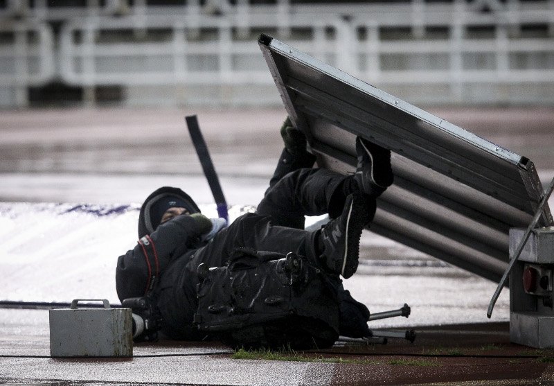 Η «Ωκεανίς» χτύπησε και στο ΟΑΚΑ -Πινακίδα έπεσε πάνω σε φωτογράφο λόγω του ισχυρού ανέμου [εικόνες] | iefimerida.gr 0