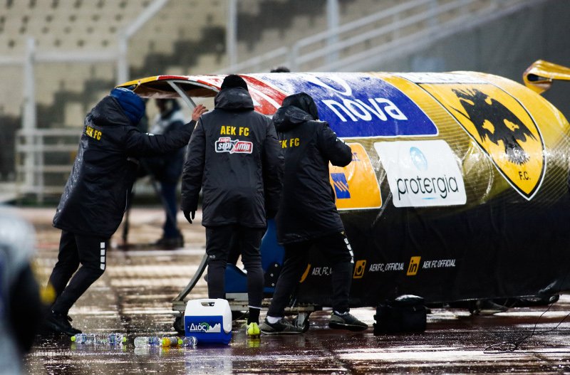  Η «Ωκεανίς» χτύπησε και στο ΟΑΚΑ -Πινακίδα έπεσε πάνω σε φωτογράφο λόγω του ισχυρού ανέμου [εικόνες] | iefimerida.gr 2
