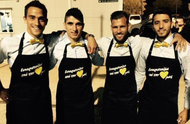 Η ΑΕΚ επέστρεψε και οι παίκτες της ευχαρίστησαν τον κόσμο - Κέφι και χαμόγελα στα Σπάτα [εικόνες] | iefimerida.gr 6