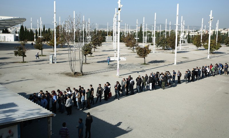 Champions League: Ουρές στο ΟΑΚΑ για ένα εισιτήριο για το ματς ΑΕΚ-Μπάγερν [εικόνες] | iefimerida.gr 1