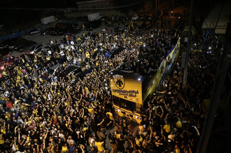 «Κάηκε» η Νέα Φιλαδέλφεια -Ντελίριο μέσα στη βροχή για την πρωταθλήτρια ΑΕΚ [εικόνες] | iefimerida.gr 6