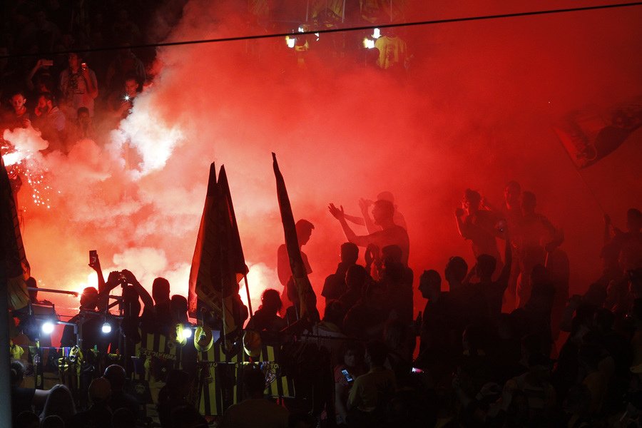 «Κάηκε» η Νέα Φιλαδέλφεια -Ντελίριο μέσα στη βροχή για την πρωταθλήτρια ΑΕΚ [εικόνες] | iefimerida.gr 1