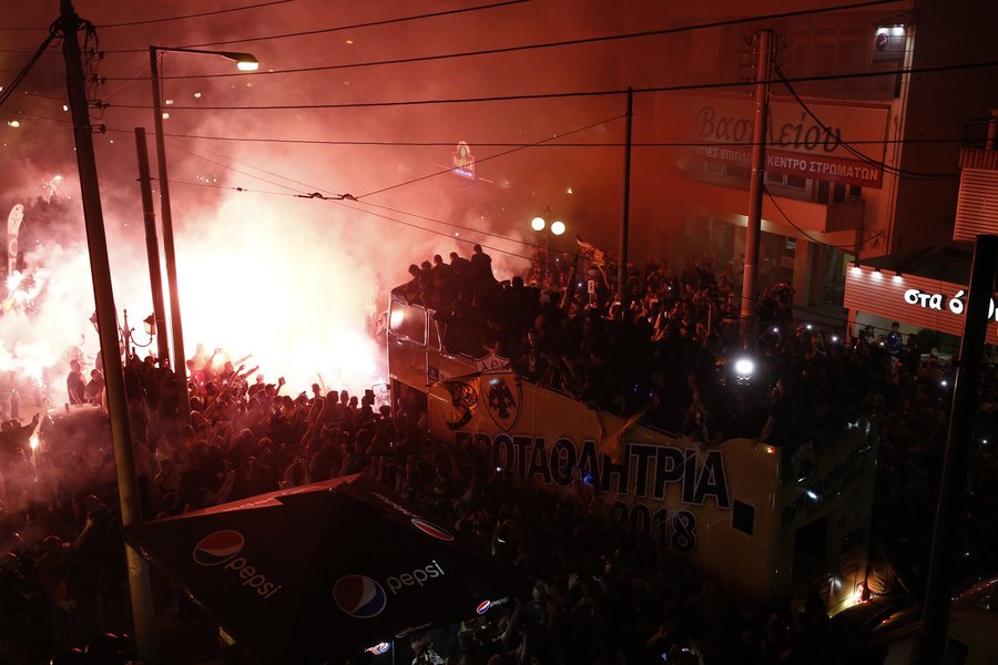 «Κάηκε» η Νέα Φιλαδέλφεια -Ντελίριο μέσα στη βροχή για την πρωταθλήτρια ΑΕΚ [εικόνες] | iefimerida.gr 4