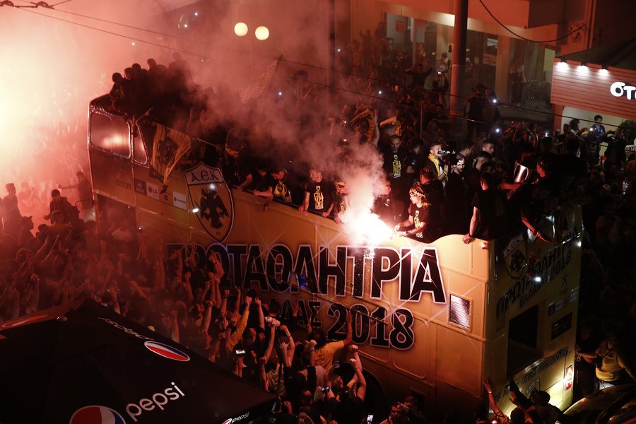 «Κάηκε» η Νέα Φιλαδέλφεια -Ντελίριο μέσα στη βροχή για την πρωταθλήτρια ΑΕΚ [εικόνες] | iefimerida.gr 5