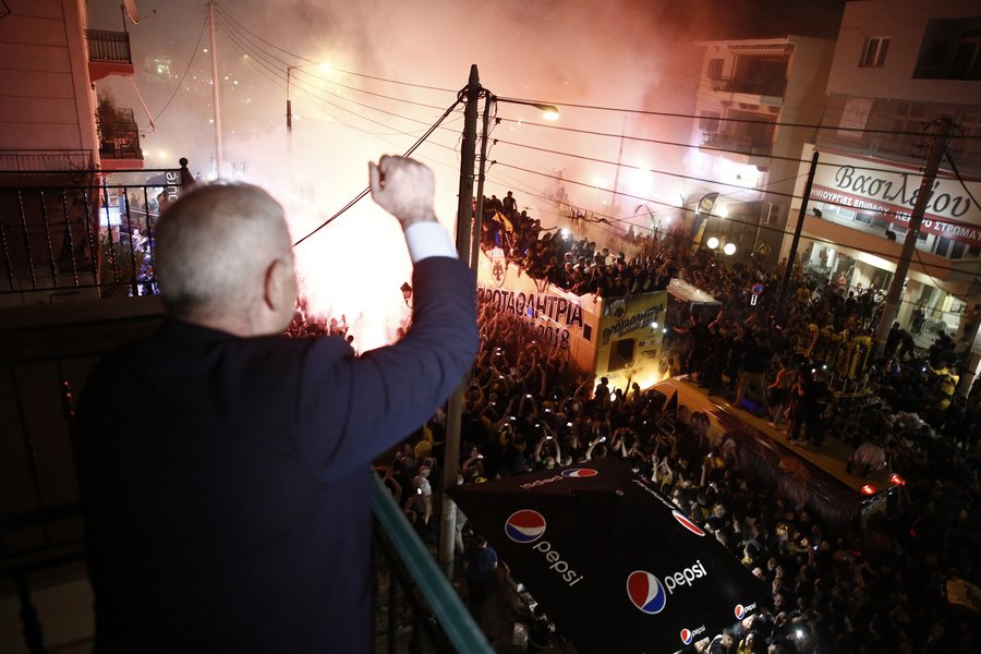 «Κάηκε» η Νέα Φιλαδέλφεια -Ντελίριο μέσα στη βροχή για την πρωταθλήτρια ΑΕΚ [εικόνες] | iefimerida.gr 3