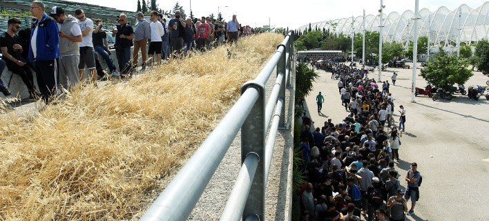 Τρέλα για τον τελικό: Απίστευτη ουρά από τους φίλους της ΑΕΚ για ένα εισιτήριο [εικόνες] | iefimerida.gr 0