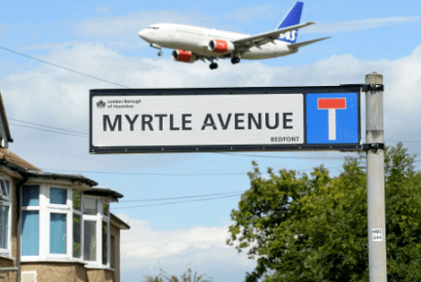 Τρόμος -Εκεί όπου τα αεροπλάνα πετούν σε απόσταση 12 μέτρων από τις στέγες των σπιτιών [εικόνες] | iefimerida.gr 5