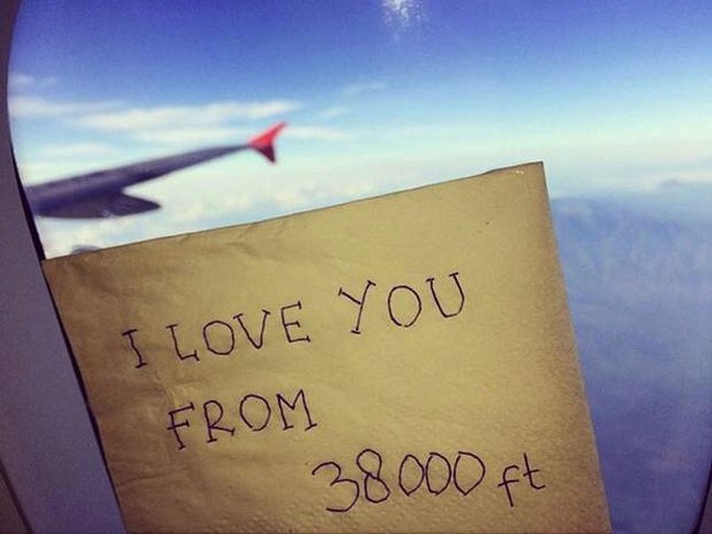 Μήνυμα αγάπης από 38.000 πόδια – Τα τελευταία λόγια αεροσυνοδού της Air Asia στον αγαπημένο της [εικόνες] | iefimerida.gr 0