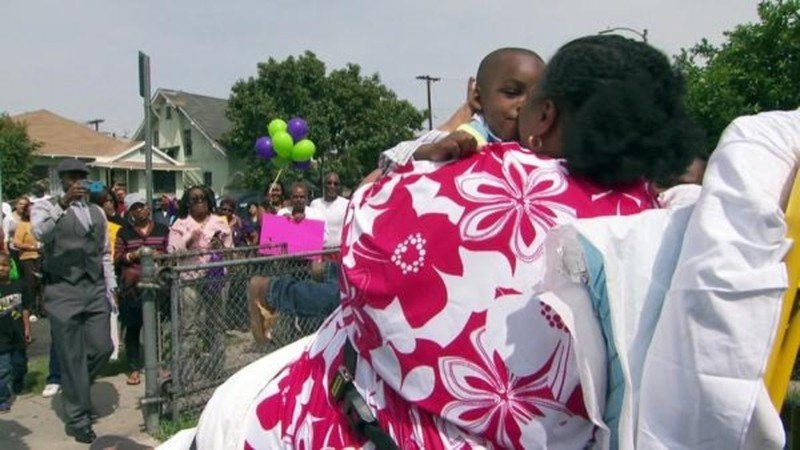 Γυναίκα 272 κιλών βγαίνει για πρώτη φορά από το σπίτι: Επιτέλους, φρέσκος αέρας, λέει κλαίγοντας [βίντεο] | iefimerida.gr 0