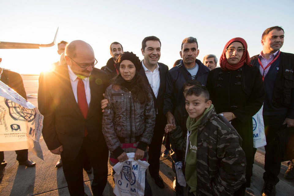 Οι selfies του πρωθυπουργού με τους πρόσφυγες -Χαμογελαστός και συγκινημένος ο Αλέξης Τσίπρας [εικόνες]  | iefimerida.gr 0